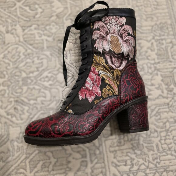 L'ARTISTE Casandra Lace Up Bootie 9 - Picture 7 of 16